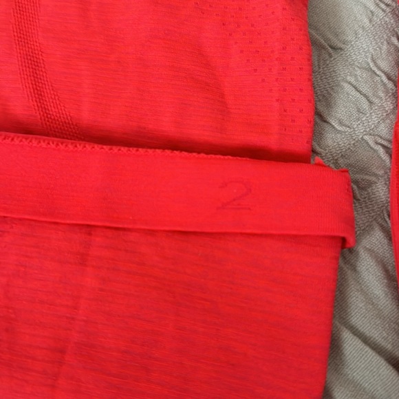 Lululemon Swiftly Tech Long Sleeve Crew 2.0 *SeaWheeze
Flare / Flare - Picture 6 of 7